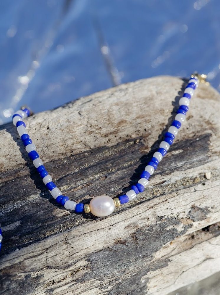 Bracelet Armor bleu et blanc en perles de verre et perle de culture d'eau douce avec chainette d'extension fait main fermoir acier inoxydable sans nickel sans plomb et sans cadmium Bague élastique Armor