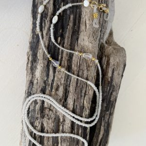 Cordons à lunettes blanc Elyzia chaines de lunettes bijou de lunettes blanc fait main en perles de verres tres fines et petites 2mm japonaises Miyuki, pierre naturelle, perles de culture d'eau douce blanche, perles de coquillages, perles dorées , perles blanc nacré et transparentes cristal, acier inoxydable, coloris des embouts à choisir