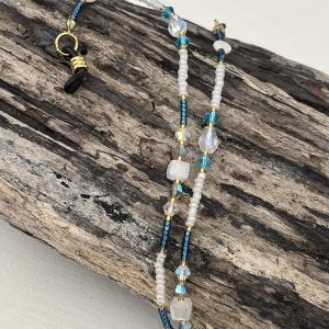 Cordons à lunettes bleu Elyzia chaines de lunettes bijou de lunettes bleu fait main en perles de verres tres fines et petites 2mm japonaises Miyuki, pierre naturelle, perles de culture d'eau douce blanche, perles de coquillages, perles dorées , perles bleues à reflets et blanc nacré, acier inoxydable, coloris des embouts à choisir