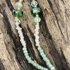 Cordons à lunettes Elyzia chaines de lunettes bijou de lunettes fait main en perles de verres tres fines et petites 2mm japonaises Miyuki, pierre naturelle, perles de culture d'eau douce blanche, perles de coquillages, perles dorées vert clair d'eau et blanc nacré, acier inoxydable, coloris embouts à choisir