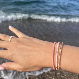 Bracelet élastique OREA en perles de verre japonaise MIYUKI rose givré, rose bébé et beige rosé, perles dorées fait main à votre taille, sur-mesure et bague élastique Naïa en perles de culture d'eau douce