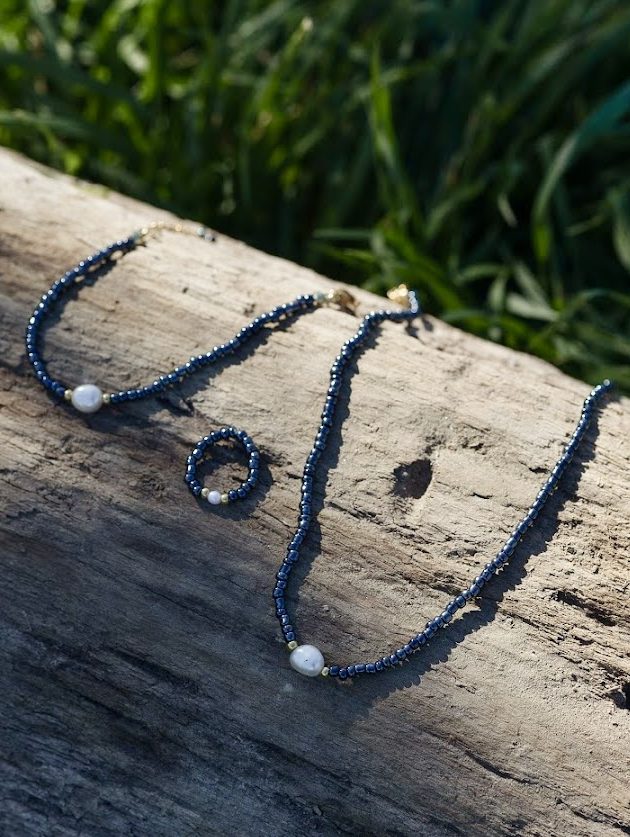 Armor, collier, bracelet et bague en perles de verre gris metallisé irisé et perles de culture d'eau douce, perles de verre japonaises miyuki dorées haute résistance fait main fermoir en acier inoxydable sans nickel sans plomb et sans cadmium