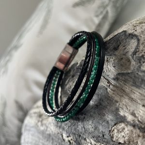 Bracelet Homme en cuir 4 rangs noir et brun et petites perles naturelles de jade vert, fermoir aimanté en acier inoxydable de qualité, personnalisable, fait main et à la taille demandée