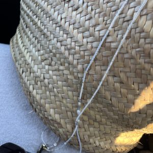 Cordons à lunettes Elyzia chaines de lunettes bijou de lunettes gris et transparent cristal, fait main en perles de verres très fines et petites 2mm japonaises Miyuki, pierre naturelle, perles de culture d'eau douce blanche, perles de coquillages, perles dorées , acier inoxydable, couleur des embouts à choisir