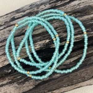 Bracelet élastique OREA en perles de verre japonaise MIYUKI vert menthe givrée et doré fait main et sur mesure