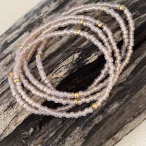 Bracelet élastique OREA en perles de verre japonaise MIYUKI rose bébé givré et doré fait main sur mesure