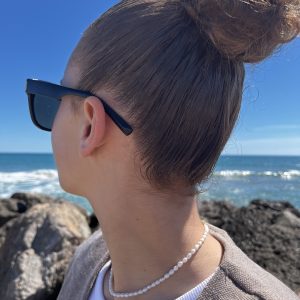 collier Naïa ras de du cou féminin femme fille adolescente en petites perles de culture d'eau douce blanches veritables et fermoir en acier inoxydable doré chainette d'extension, médaillon les bijoux de Karine