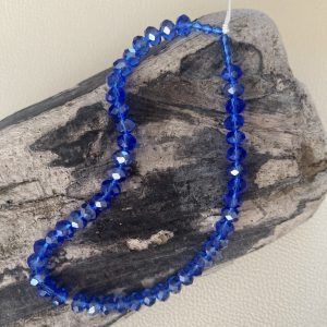 Luminya Dragonne poignée cordon bijou de téléphone en perles de verre colorées bleu vif bleu outremer, roy, cobalt aux reflets scintillants et lumineux pour coque de tel fait main solide option rondelles plaqué or