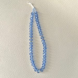 Luminya Dragonne poignée cordon bijou de téléphone en perles de verre colorées bleu ciel light clair transparent aux reflets scintillants et lumineux pour coque de tel fait main solide option rondelles plaqué or