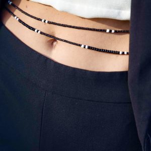 Baya ou bin-bin DOUBLE élastique duo noir et blanc en perles de verre fait main et sur mesure ajusté a la ma taille bijou de l'été à porter autour de la taille