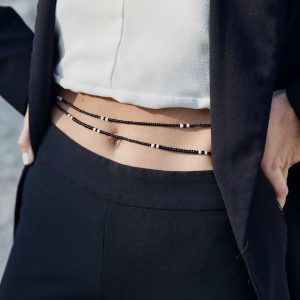 Baya ou bin-bin DOUBLE élastique duo noir et blanc en perles de verre fait main et sur mesure ajusté a la ma taille bijou de l'été à porter autour de la taille