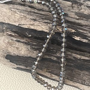 Luminya Dragonne poignée cordon bijou de téléphone en perles de verre colorées gris clair aux reflets scintillants et lumineux pour coque de tel fait main solide option rondelles plaqué or