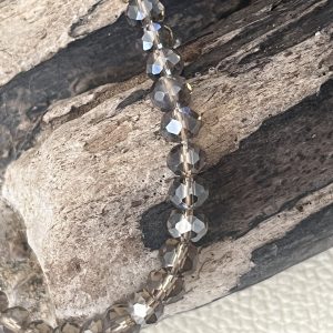 Luminya Dragonne poignée cordon bijou de téléphone en perles de verre colorées gris clair aux reflets scintillants et lumineux pour coque de tel fait main solide option rondelles plaqué or