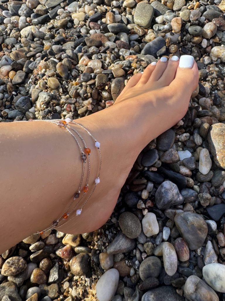 ORELINE chevillère en perles de verre colorée et tissées sur un fil doré très solide, fermoir en acier inoxydable doré sans nickel sans plomb et sans cadmium, sur mesure et ajusté à la taille, coloris au choix