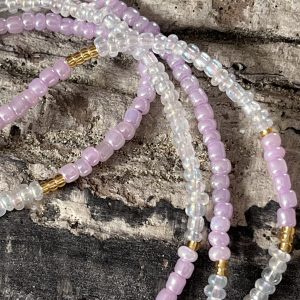 Baya bin bin élastique Soléia Tria en perles de verre mauve lilas nacré et perles de verre blanches et dorées japonaises miyuki et pierres naturelles agate mauve violette et Quartz rose veritables fait main et sur mesure ajusté a la ma taille bijou de l'été à porter autour de la taille