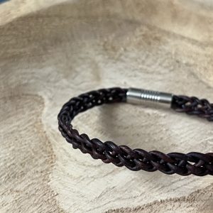 Bracelet MIXTE pour homme ou femme NAKOA en cuir brun marron 5 brins, tressé main avec un fermoir aimanté en acier inoxydable sans nickel sans plomb et sans cadmium