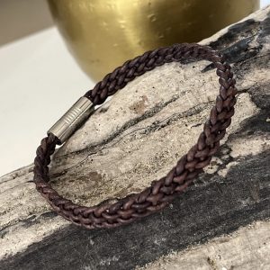 Bracelet MIXTE pour homme ou femme NAKOA en cuir brun rougi 5 brins, tressé main avec un fermoir aimanté en acier inoxydable sans nickel sans plomb et sans cadmium