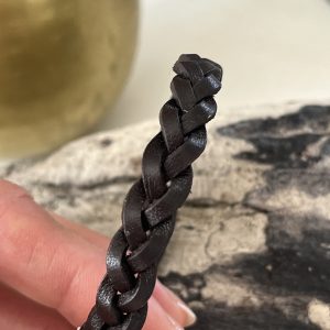 Bracelet MIXTE pour homme ou femme NAKOA en cuir brun 3 lanières, tressé main avec un fermoir aimanté en acier inoxydable sans nickel sans plomb et sans cadmium