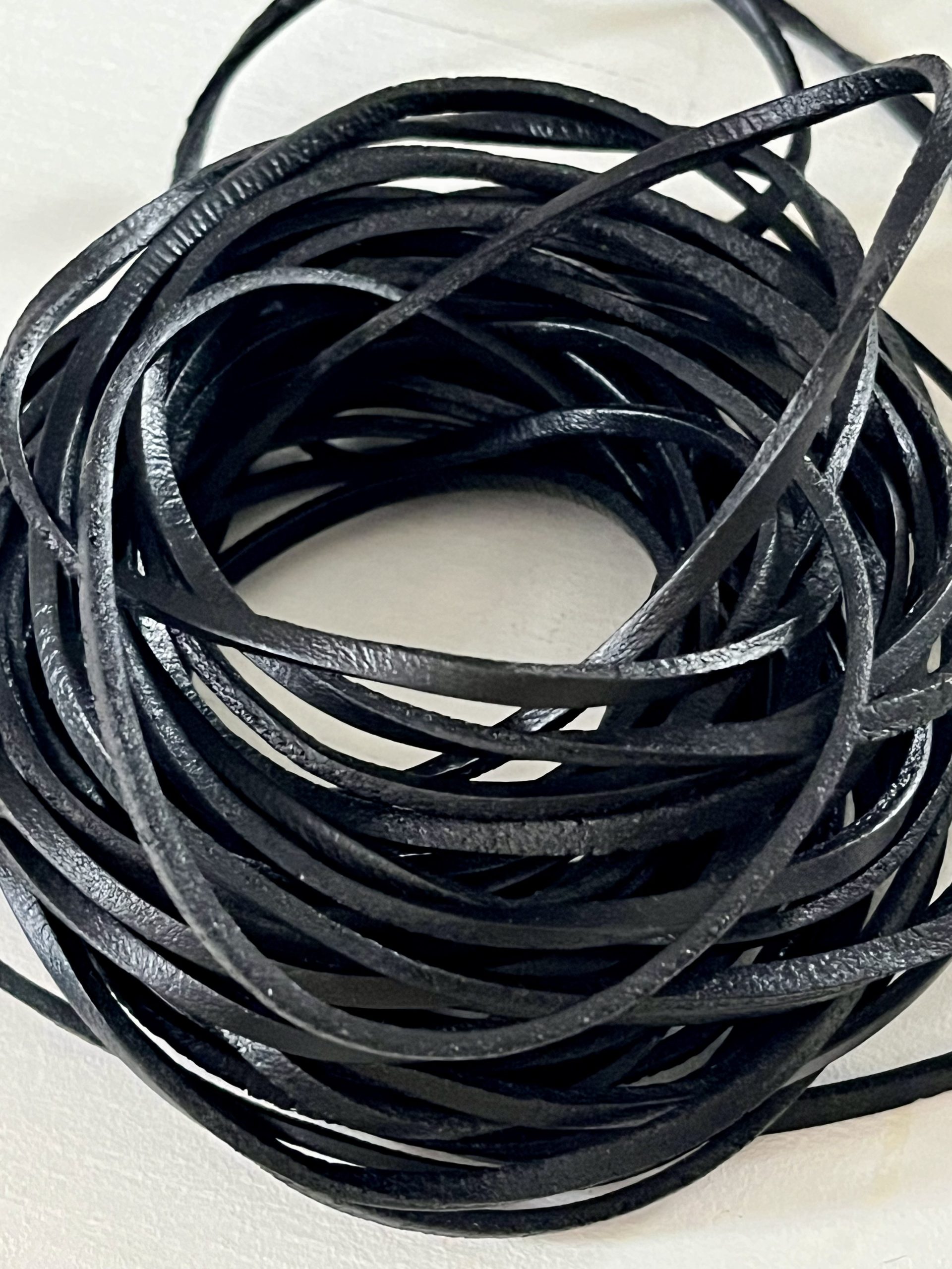 lanieres de cuir noir à tresser