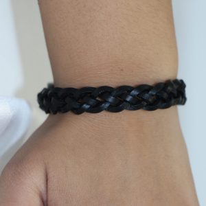 Bracelet MIXTE pour homme ou femme NAKOA en cuir noir 4 lanières, tressé main avec un fermoir aimanté en acier inoxydable sans nickel sans plomb et sans cadmium