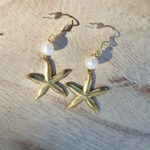 Boucles d'oreilles été ISÉA en acier inoxydable sans nickel sans plomb et sans cadmium pendantes avec grande etoile de mer et perle de culture d'eau douce fait main