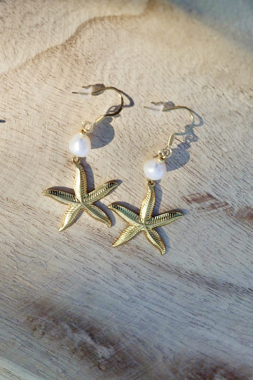 Boucles d'oreilles été ISÉA en acier inoxydable sans nickel sans plomb et sans cadmium pendantes avec grande etoile de mer et perle de culture d'eau douce fait main