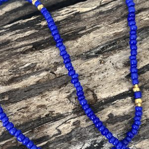 Baya ou bin bin élastique Soléia en perles de verre de coloris bleu roy cobalt outremer brillant et perles dorées japonaises miyuki très résistantes fait main et sur mesure ajusté a la ma taille bijou de l'été à porter autour de la taille