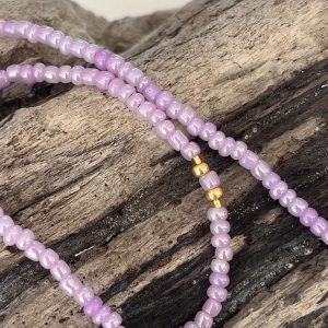 Baya ou bin bin élastique Soléia en perles de verre de coloris mauve lilas nacré et perles dorées japonaises miyuki très résistantes fait main et sur mesure ajusté a la ma taille bijou de l'été à porter autour de la taille