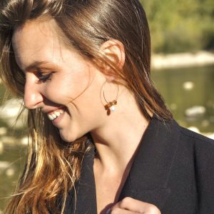 Boucles d'oreilles créoles de 3 ou 4 ou 3,5 mm en acier inoxydable doré sans nickel sans plomb et sans cadmium avec perles de verre ambre et perles dorées japonaises Miyuki et perles de culture d'eau douce blanche fait main atelier artisanal