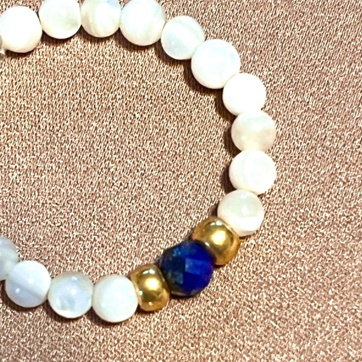 Bague Shell élastique sur mesure en perles de coquillages et perle de pierre naturelle lapis lazuli fait main perles japonaises MIYUKI dorées