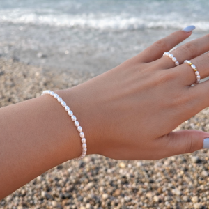 bijoux artisanaux faits main - Naïa Bracelet en perles d'eau douce, avec fermoir en acier inoxydable doré