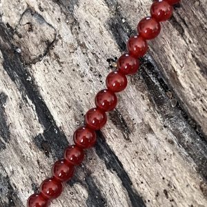Bracelet en pierre naturelle de coquillage petites perles d'agate rouge et acier inoxydable sans nickel sans plomb et sans cadmium, avec fermoir et chainette d'extension