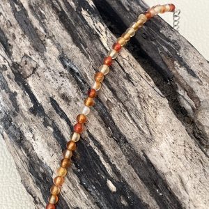 Bracelet en pierre naturelle de coquillage petites perles orange de cornaline agate et acier inoxydable sans nickel sans plomb et sans cadmium, avec fermoir et chainette d'extension