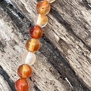 Bracelet en pierre naturelle de coquillage petites perles orange de cornaline agate et acier inoxydable sans nickel sans plomb et sans cadmium, avec fermoir et chainette d'extension