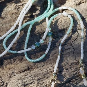 Cordons à lunettes Elyzia chaines de lunettes bijou de lunettes fait main en perles de verres tres fines et petites 2mm japonaises Miyuki, pierre naturelle, perles de culture d'eau douce blanche, perles de coquillages, perles dorées vert clair d'eau et blanc nacré, acier inoxydable, coloris embouts à choisir