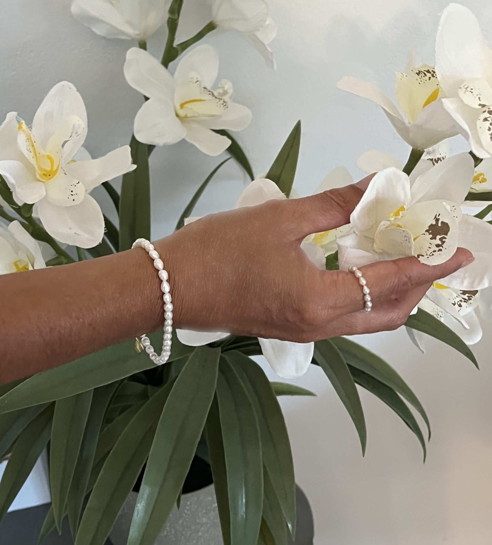 Bracelet Naïa - une rivière de perles d'eau douce – Image 4