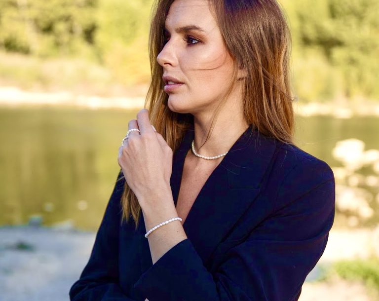 collier bracelet et bague en perles d'eau douce, fait main, acier inxydable sans nickel sans plomb et sans cadmium, chaine d'extension et bague elastique sur mesure