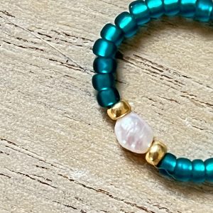 Bague ORÉA élastique en perles de verre japonaises MIYUKI bleu vert canard givré et petite perle de culture d'eau douce blanche et perles japonaises de verre dorées fait main à la taille et sur mesure