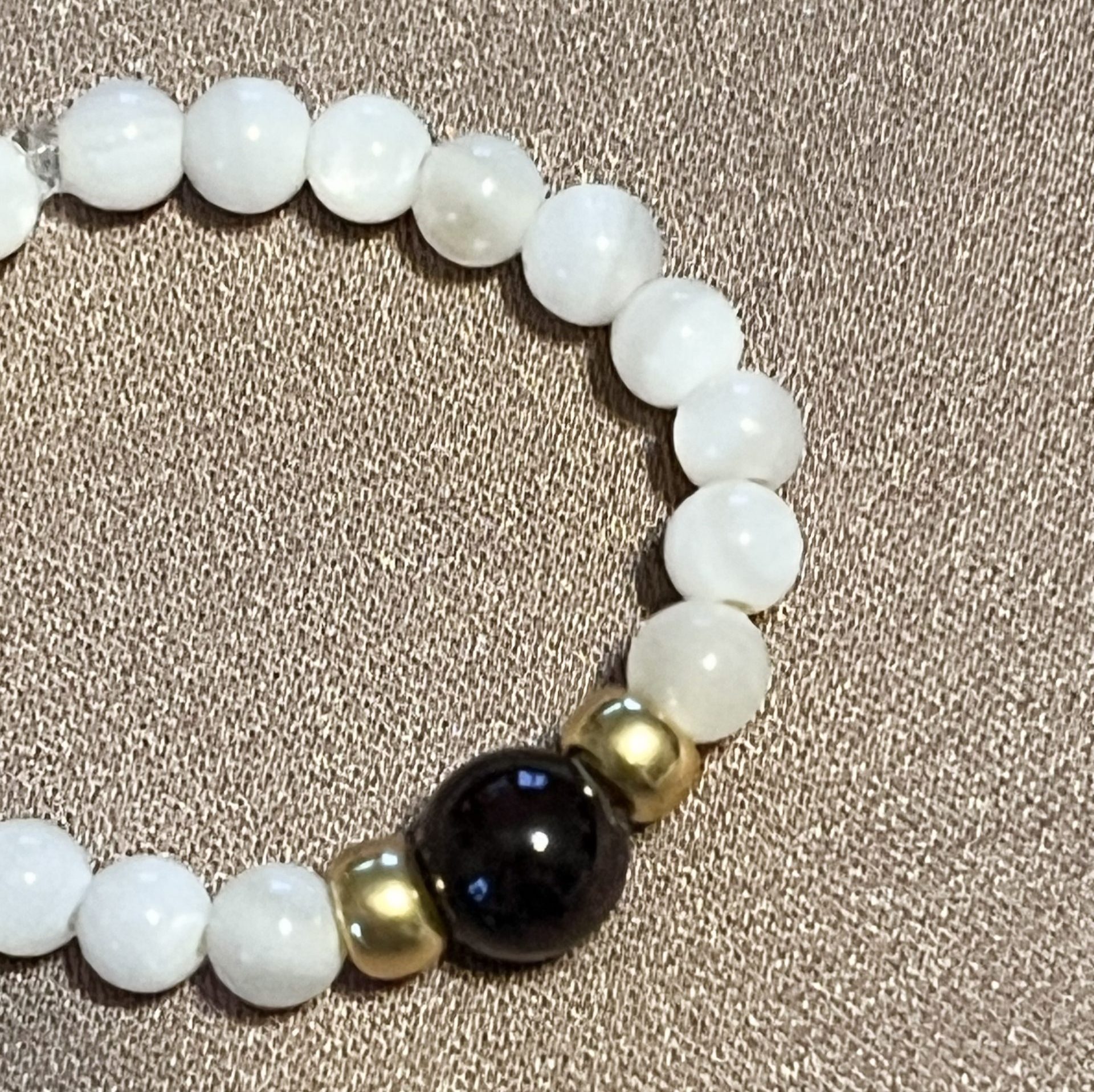 Bague Shell élastique sur mesure en perles de coquillages et perle de pierre naturelle grenat fait main perles japonaises MIYUKI dorées