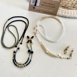 Cordons à lunettes Elyzia chaines de lunettes bijou de lunettes fait main en perles de verres tres fines et petites 2mm japonaises Miyuki, pierre naturelle onyx, perles de culture d'eau douce blanche, perles de coquillages, perles dorées gris et noir, acier inoxydable