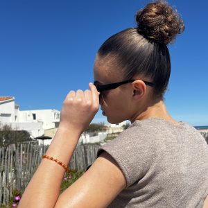 Bracelet en pierre naturelle de coquillage petites perles orange de cornaline agate et acier inoxydable sans nickel sans plomb et sans cadmium, avec fermoir et chainette d'extension