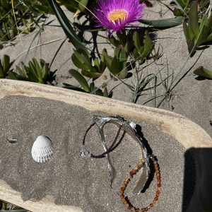Bracelet en pierre naturelle de coquillage petites perles orange de cornaline agate et grenat quartz rose et acier inoxydable sans nickel sans plomb et sans cadmium, avec fermoir et chainette d'extension
