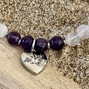 Bracelet en pierre naturelle de coquillage petites perles fines de quartz rose clair et améthyste et acier inoxydable sans nickel sans plomb et sans cadmium, avec fermoir et chainette d'extension