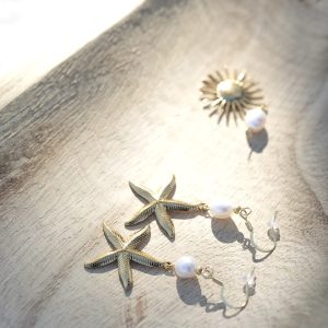 Boucles d'oreilles été ISÉA en acier inoxydable sans nickel sans plomb et sans cadmium pendantes avec grande etoile de mer et perle de culture d'eau douce fait main