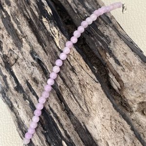 Bracelet en pierre naturelle de coquillage petites perles de pourpre violet et acier inoxydable sans nickel sans plomb et sans cadmium, avec fermoir et chainette d'extension