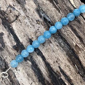 Bracelet en pierre naturelle de coquillage petites perles heishi fines de quartz bleu calcédoine et acier inoxydable sans nickel sans plomb et sans cadmium, avec fermoir et chainette d'extension