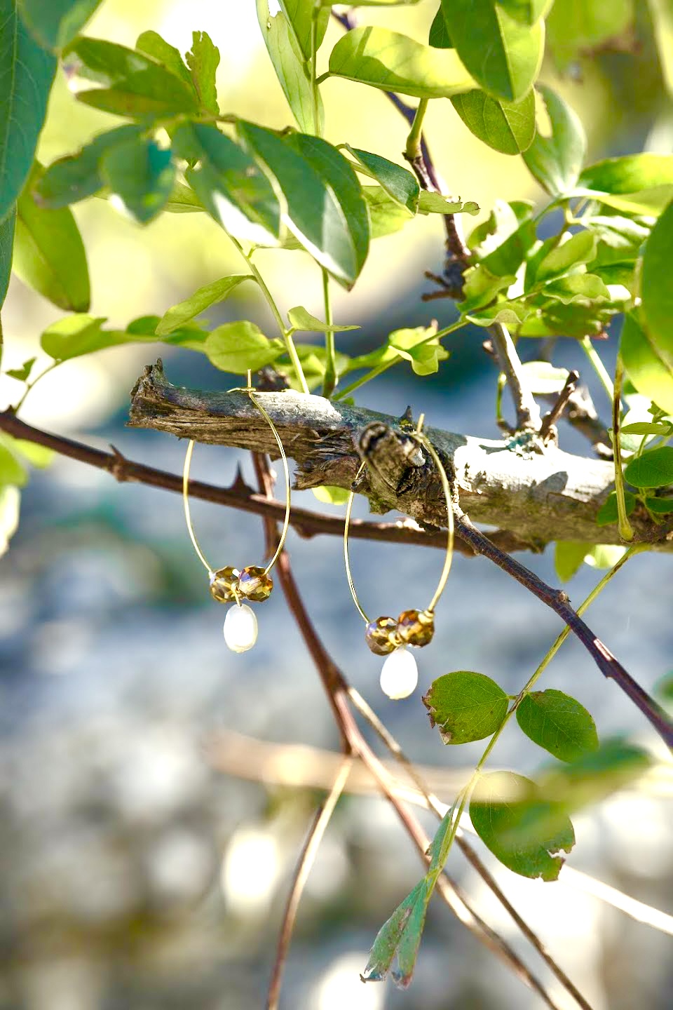 Boucles d'oreilles créoles de 3 ou 4 ou 3,5 mm en acier inoxydable doré sans nickel sans plomb et sans cadmium avec perles de verre ambre et perles dorées japonaises Miyuki et perles de culture d'eau douce blanche fait main atelier artisanal