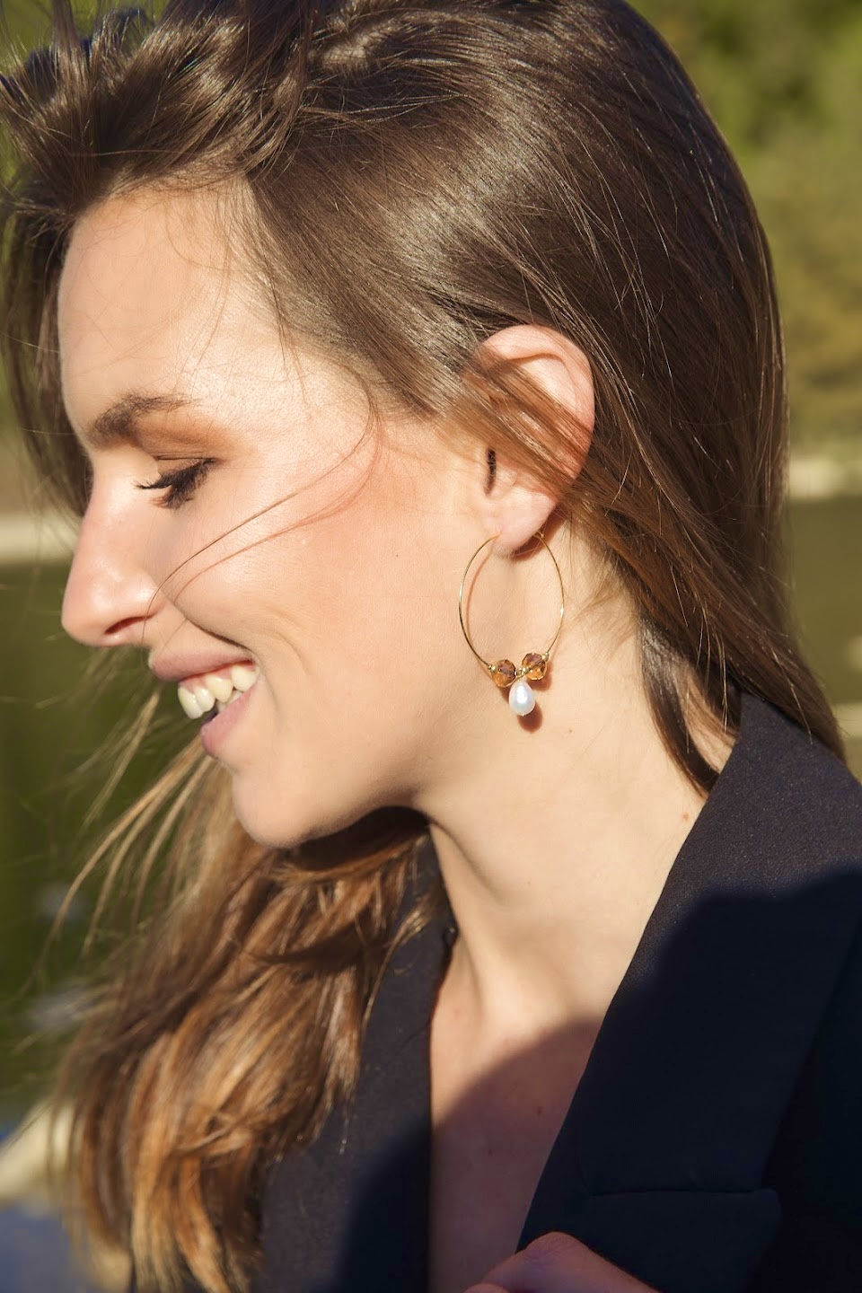 Boucles d'oreilles créoles en acier inoxydable doré avec perles de verre ambre et perles dorées japonaises Miyuki et perles de culture d'eau douce blanche