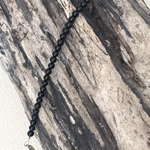 Bracelet en pierre naturelle de coquillage petites perles onyx et acier inoxydable sans nickel sans plomb et sans cadmium, avec fermoir et chainette d'extension